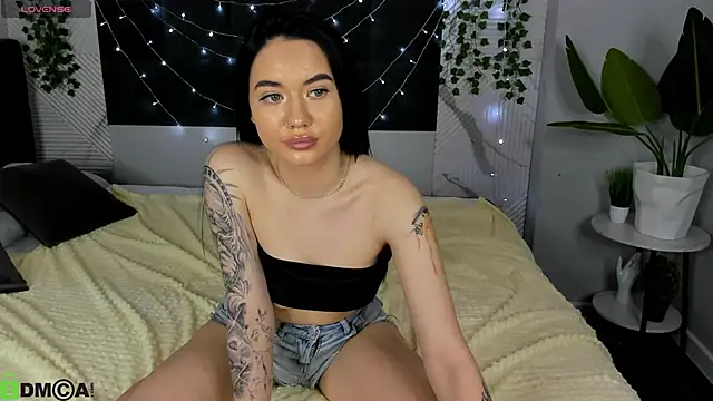 L1llian Lee online show from March 4, 2026, 11:38 am