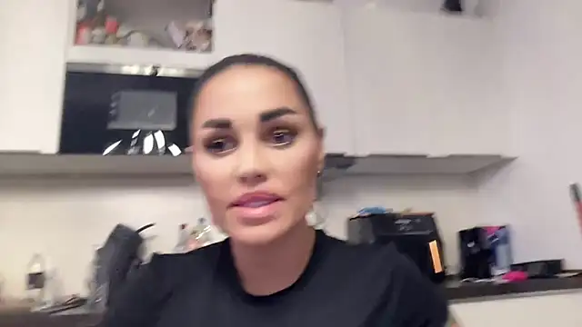 AMBER HARD online show from March 11, 2026, 11:00 pm