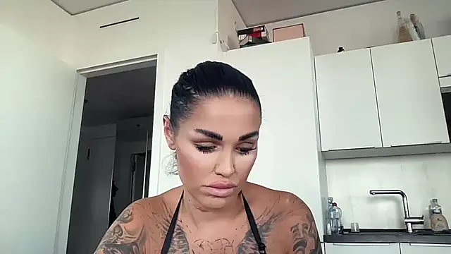 AMBER HARD online show from April 1, 2026, 4:48 pm