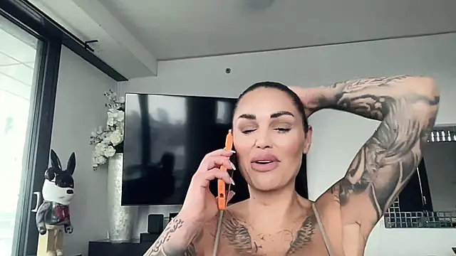 AMBER HARD online show from April 10, 2026, 8:52 am