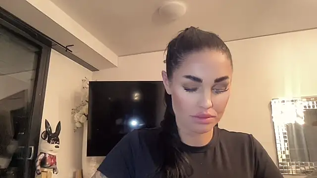 AMBER HARD online show from April 21, 2026, 10:01 pm