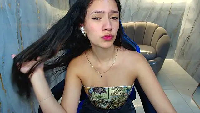 Snapshot of candy_sky_r chatting on May 27, 2026, 3:03 am candy sky r online show from May 27, 2026, 3:03 am
