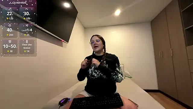 Sarahhh 0 online show from June 30, 2026, 12:33 am