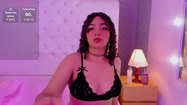 CoralineRed online show from April 29, 2026, 11:00 pm
