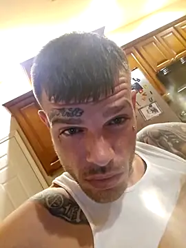 Snapshot of CrystalNBubba chatting on March 5, 2026, 4:30 am CrystalNBubba online show from March 5, 2026, 4:30 am