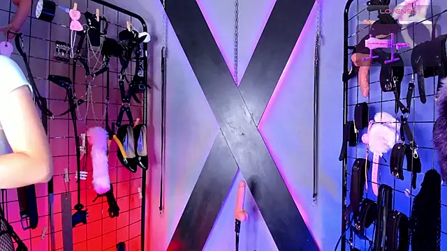 Cinthia Iris BDSM online show from March 21, 2026, 3:11 am