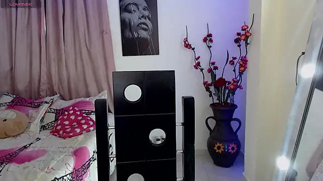 Candyy doll   online show from March 8, 2026, 8:12 pm