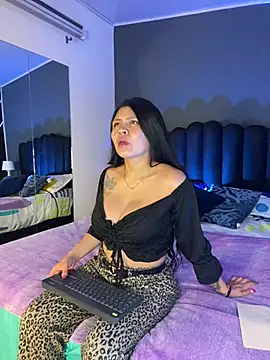 Snapshot of MeganSpencer_ chatting on April 14, 2026, 5:02 am MeganSpencer online show from April 14, 2026, 5:02 am