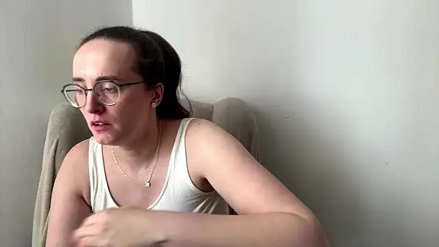 Snapshot of SofiaTease chatting on May 4, 2026, 2:35 pm SofiaTease online show from May 4, 2026, 2:35 pm