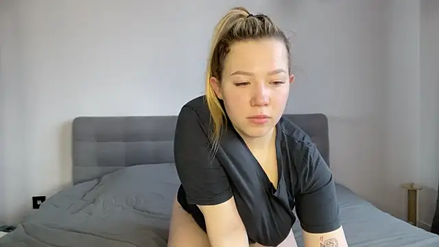 alyrasun online show from March 19, 2026, 6:17 am