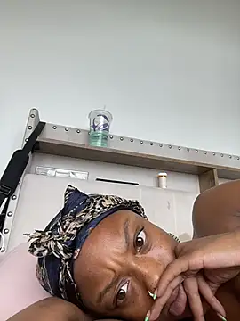Snapshot of Princessssbby chatting on May 31, 2026, 2:35 pm Princessssbby online show from May 31, 2026, 2:35 pm