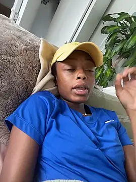Snapshot of Princessssbby chatting on July 22, 2026, 6:32 pm Princessssbby online show from July 22, 2026, 6:32 pm