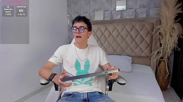 TylerCross  online show from April 2, 2026, 8:39 pm