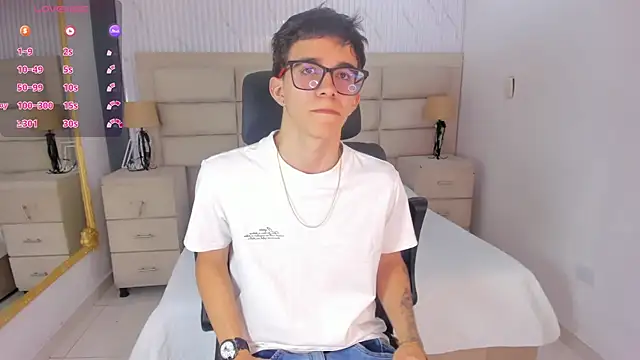 TylerCross  online show from April 15, 2026, 8:09 pm