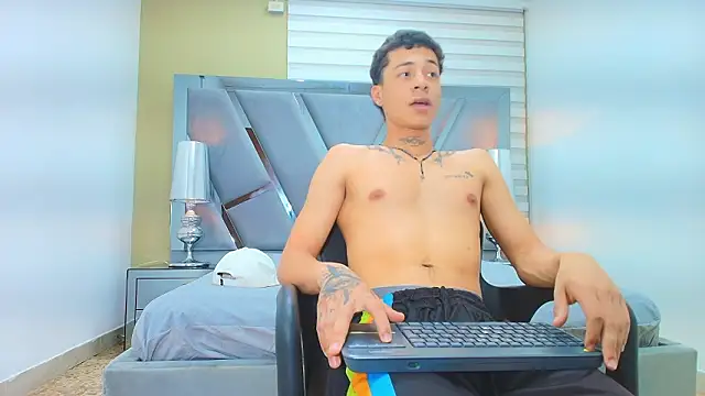 HENRY GREEN2 online show from March 28, 2026, 7:35 pm