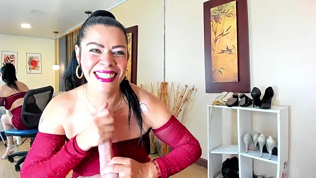 Snapshot of SofiiMontes chatting on July 17, 2026, 12:12 pm SofiiMontes online show from July 17, 2026, 12:12 pm