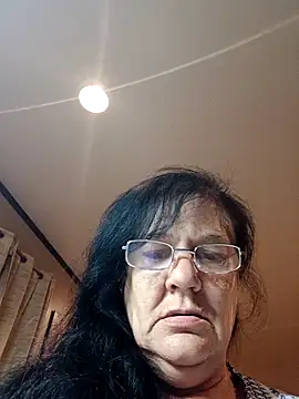 Snapshot of DearestOregano9999 chatting on April 5, 2026, 4:31 am DearestOregano9999 online show from April 5, 2026, 4:31 am