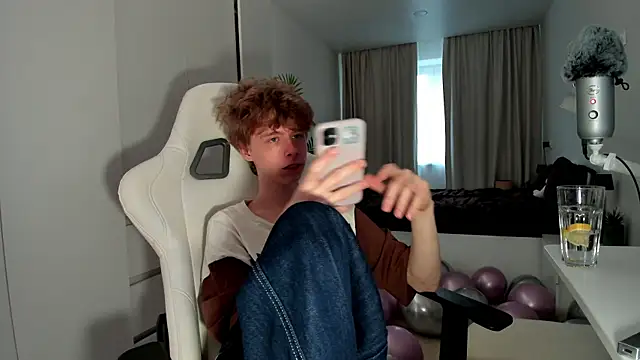 Snapshot of Wawesuc chatting on March 14, 2026, 11:04 am Wawesuc online show from March 14, 2026, 11:04 am