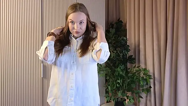 YvonneStrause online show from March 26, 2026, 8:03 pm