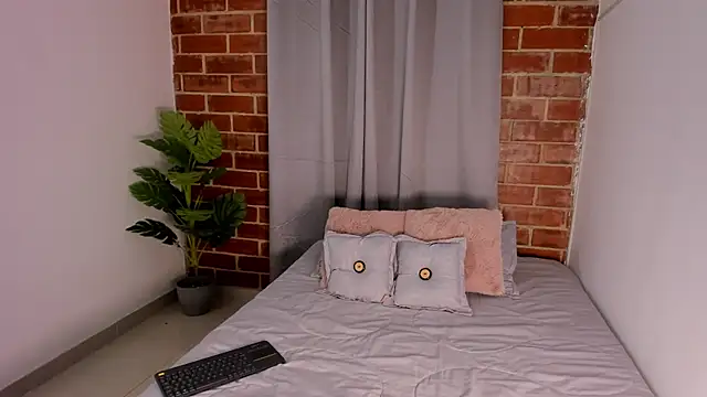 ashley hills  online show from May 31, 2026, 1:36 am