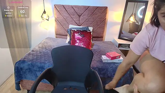 Amanda Fox   online show from April 8, 2026, 9:26 pm