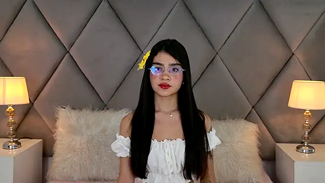 OliviaDiaz online show from June 8, 2026, 8:20 pm
