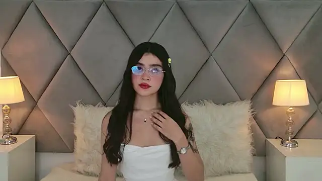 Snapshot of OliviaDiaz chatting on June 18, 2026, 8:13 pm OliviaDiaz online show from June 18, 2026, 8:13 pm