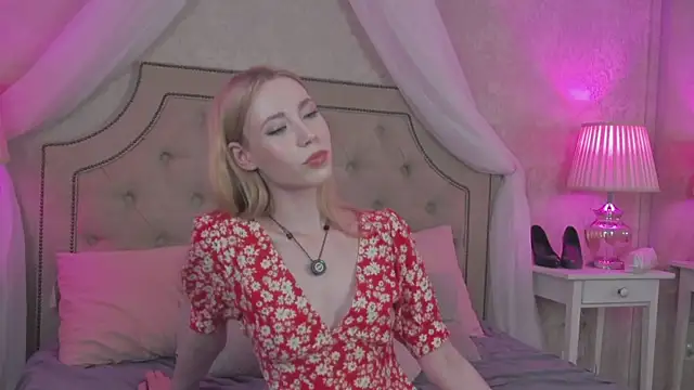 Lola Gilbert online show from June 18, 2026, 3:05 pm