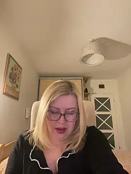 JanieLight53 online show from April 10, 2026, 7:51 pm