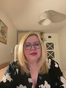 JanieLight53 online show from May 4, 2026, 7:43 pm