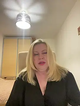 Snapshot of JanieLight53 chatting on July 2, 2026, 9:43 pm JanieLight53 online show from July 2, 2026, 9:43 pm