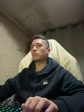 Cr1sXPorn online show from April 22, 2026, 12:57 am