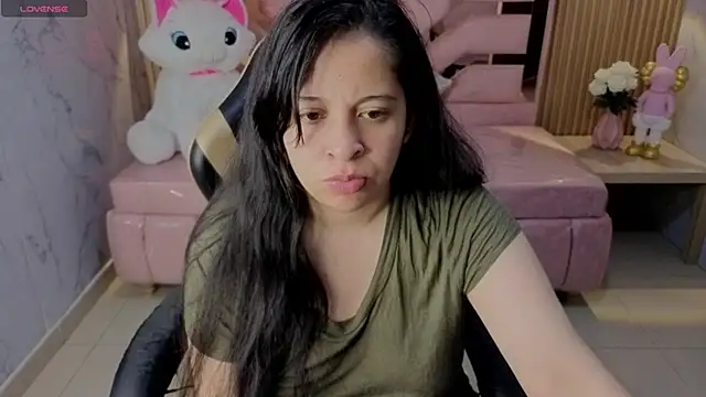 Snapshot of sara_tellez_s chatting on June 28, 2026, 3:23 am sara tellez s online show from June 28, 2026, 3:23 am