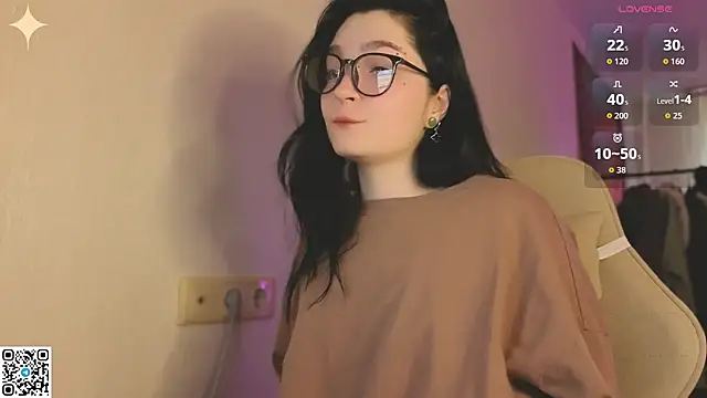 Snapshot of Luna_Moon13 chatting on April 19, 2026, 1:27 am Luna Moon13 online show from April 19, 2026, 1:27 am