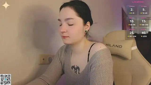 Snapshot of Luna_Moon13 chatting on May 3, 2026, 2:06 am Luna Moon13 online show from May 3, 2026, 2:06 am