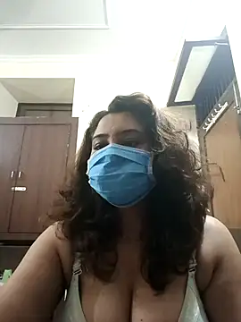 Snapshot of yourHaseena chatting on April 10, 2026, 4:23 pm yourHaseena online show from April 10, 2026, 4:23 pm