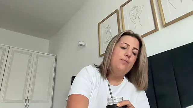 Snapshot of annabellewarick chatting on July 5, 2026, 7:04 am annabellewarick online show from July 5, 2026, 7:04 am