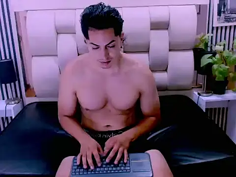 Alex Wolft online show from July 6, 2026, 12:24 pm