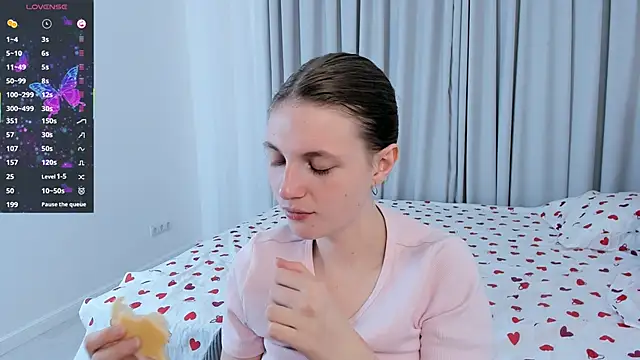 ErinnPieloch online show from April 5, 2026, 7:33 pm