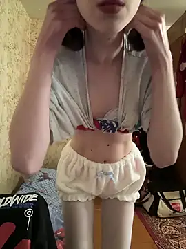 AmanitaXXX69 online show from May 6, 2026, 7:35 am