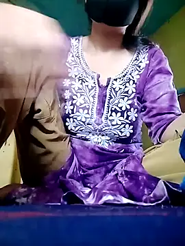 Divya3107 online show from April 16, 2026, 2:56 am
