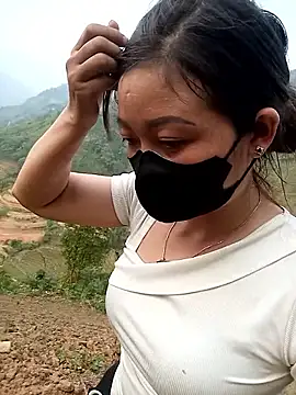 Bling-pusy online show from April 17, 2026, 9:45 am