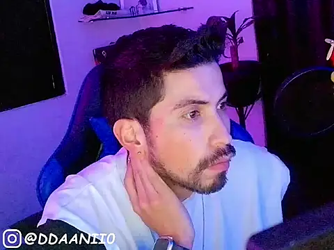 ddaanii0 online show from March 12, 2026, 11:38 am