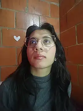 Amanda x1 online show from May 13, 2026, 7:33 pm