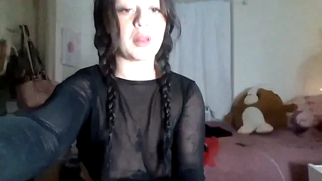 mariaxlovee online show from May 19, 2026, 3:57 am