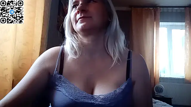 DiamondLady555 online show from April 11, 2026, 7:13 am
