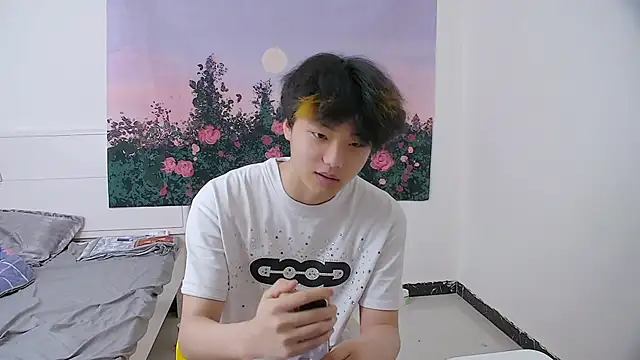 icecream-002 online show from April 14, 2026, 1:06 pm