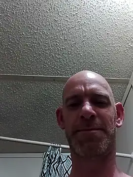 Snapshot of Fastrunner10 chatting on April 4, 2026, 2:43 am Fastrunner10 online show from April 4, 2026, 2:43 am