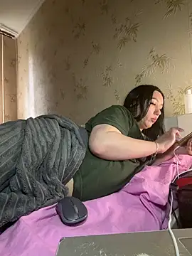 Besthot 2026 online show from April 27, 2026, 11:30 am