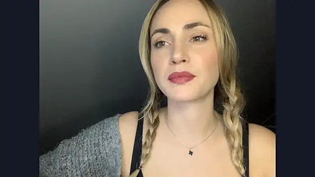 Snapshot of ScarlettSensitive chatting on May 15, 2026, 8:27 pm ScarlettSensitive online show from May 15, 2026, 8:27 pm